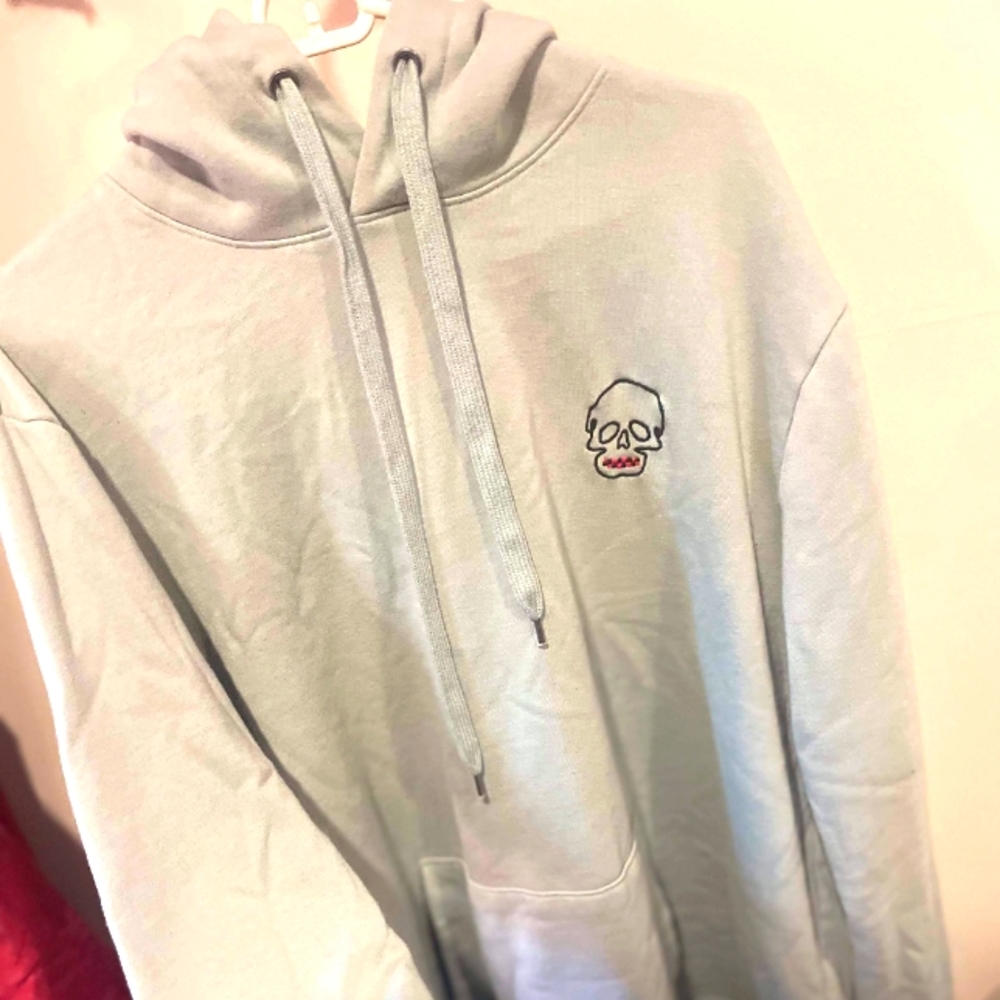 No boundaries hoodie.